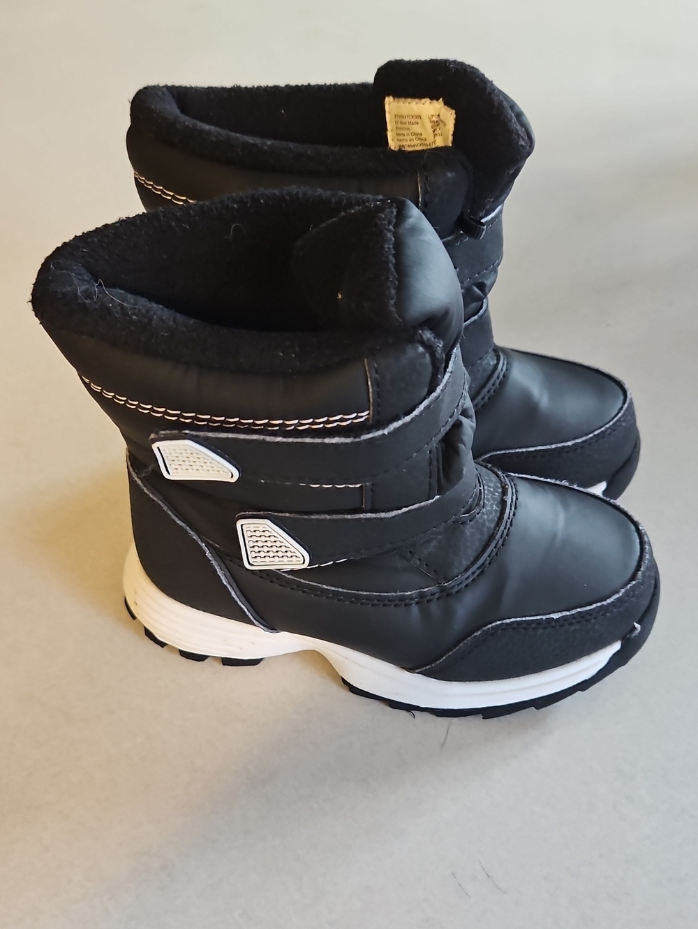 Black Snowboots
